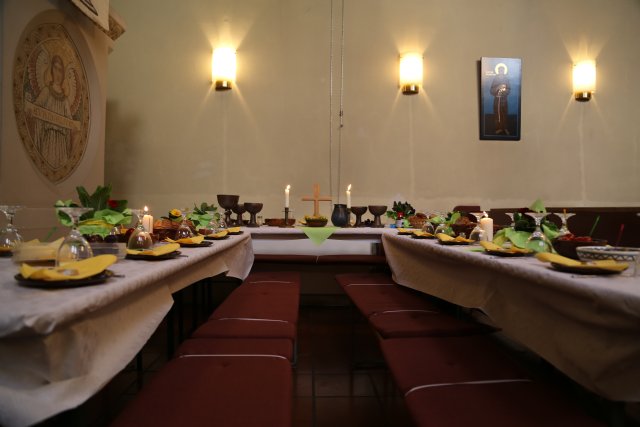Tischabendmahl am Gründonnerstag in der St. Franziskuskirche