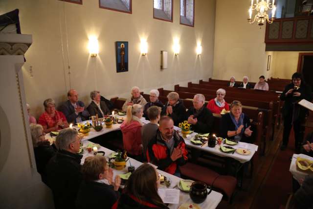 Tischabendmahl am Gründonnerstag in der St. Franziskuskirche