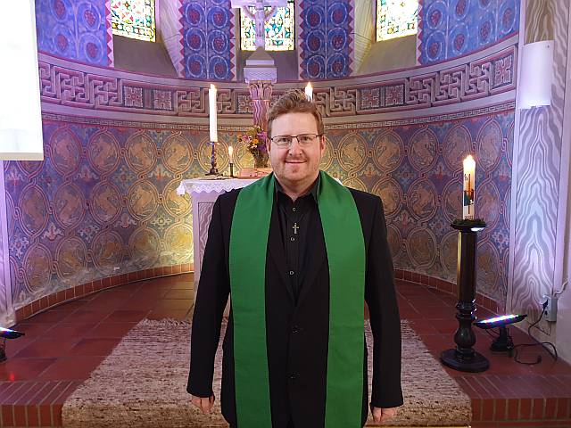 Lektor Daniel Flach feiert mit uns Gottesdienst in Coppengrave