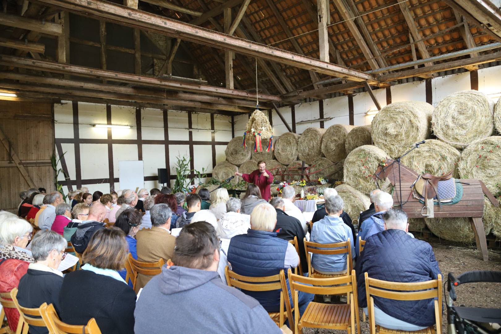 Ökumenisches Erntedankfest in der Reithalle in Coppengrave