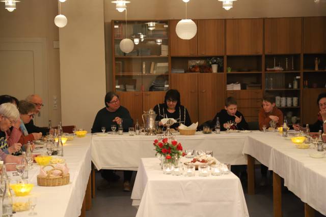 Tischabendmahl am Gründonnerstag im Gemeindehaus in Duingen