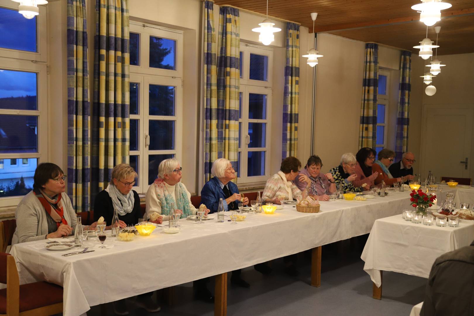 Tischabendmahl am Gründonnerstag im Gemeindehaus in Duingen