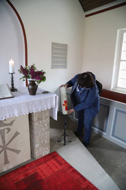 Neue Osterkerze in der St. Johannis Kapelle in Fölziehausen