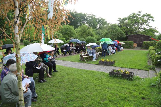 Pfingstgottesdienst im Kleingarten in Duingen