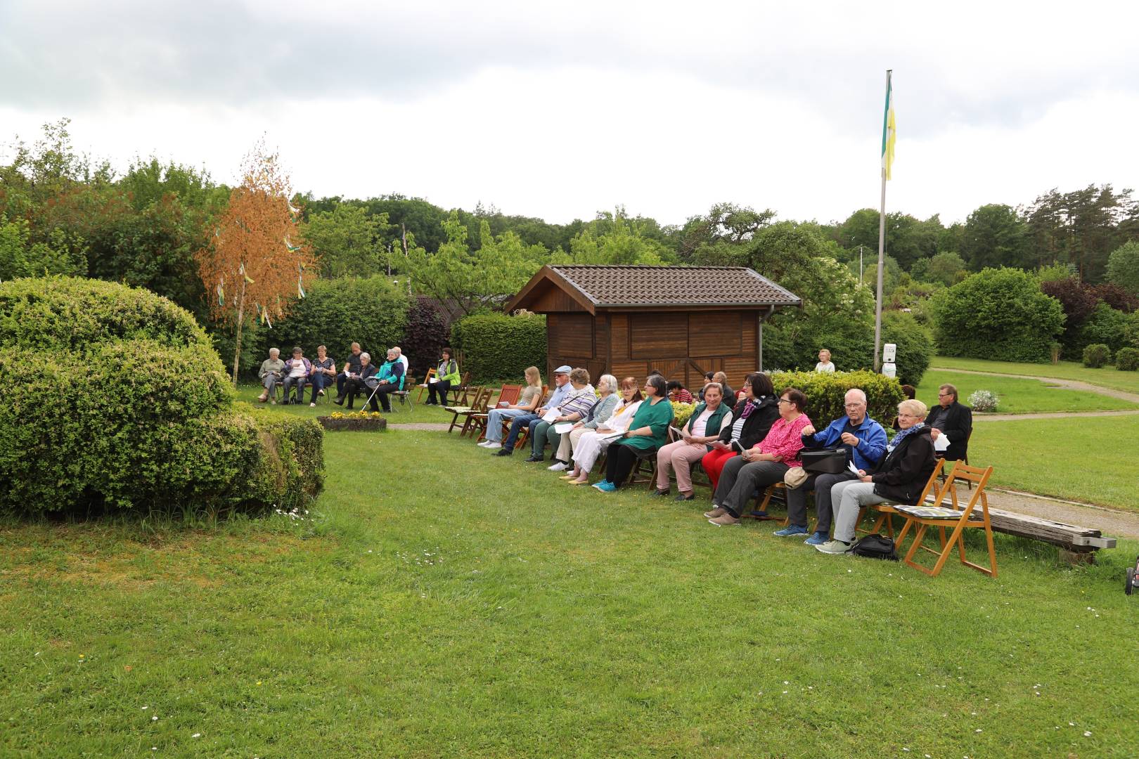 Pfingstgottesdienst im Kleingarten in Duingen