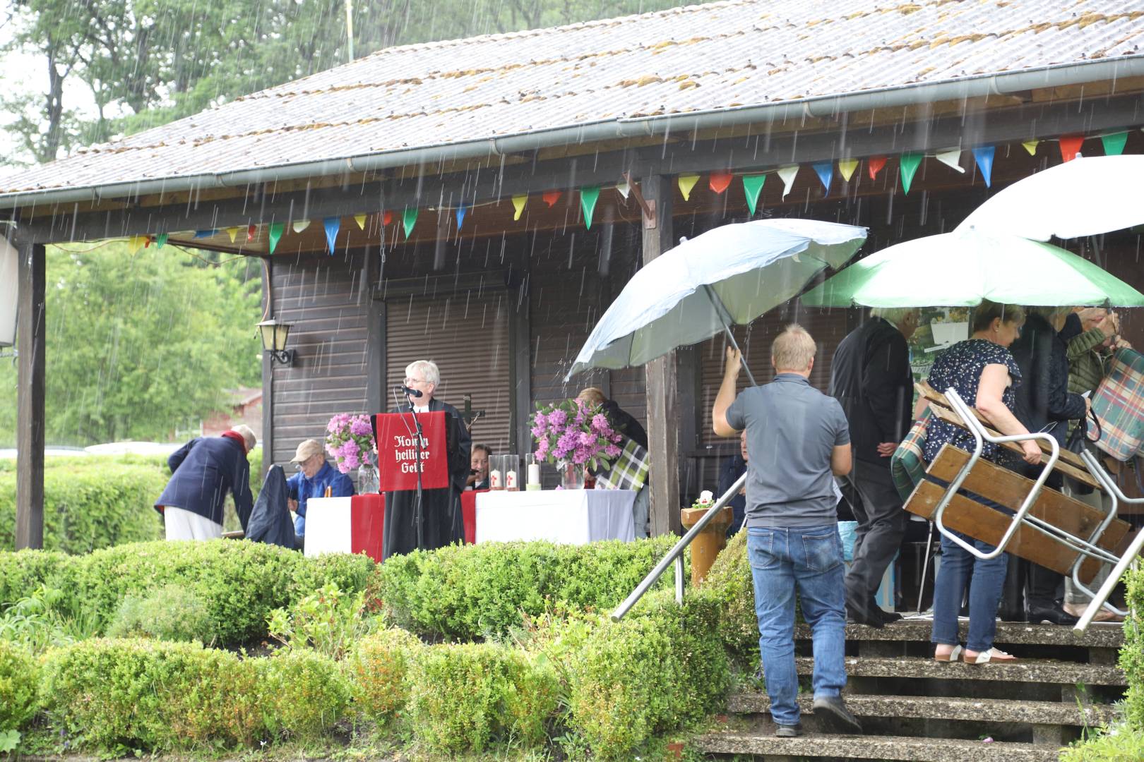 Pfingstgottesdienst im Kleingarten in Duingen