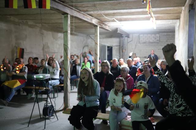 Public Screening in Weenzen: Deutschland - Schottland