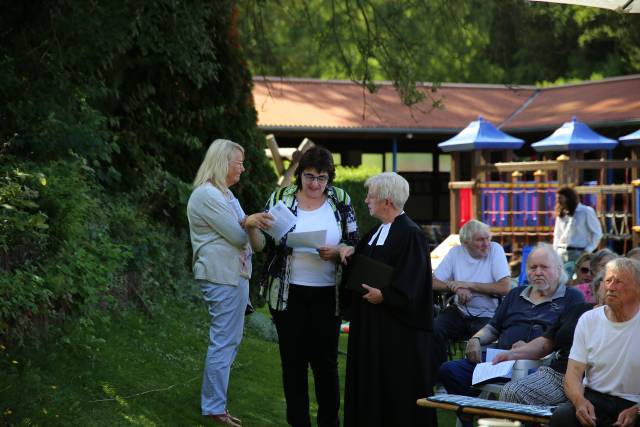 Freiluftgottesdienst im Hilsbad bei herrlichem Wetter