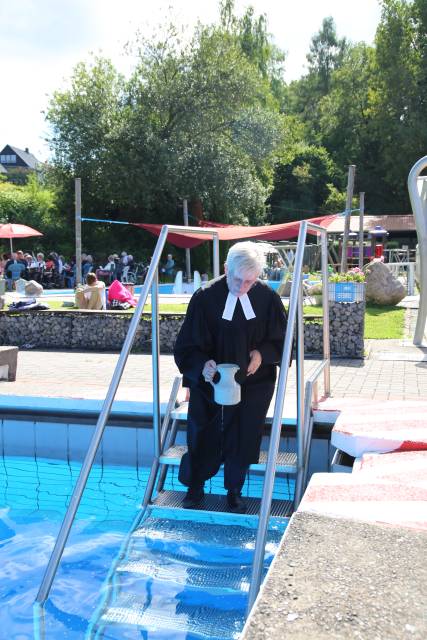 Freiluftgottesdienst im Hilsbad bei herrlichem Wetter