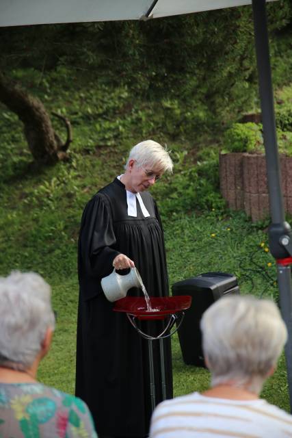 Freiluftgottesdienst im Hilsbad bei herrlichem Wetter