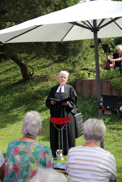 Freiluftgottesdienst im Hilsbad bei herrlichem Wetter