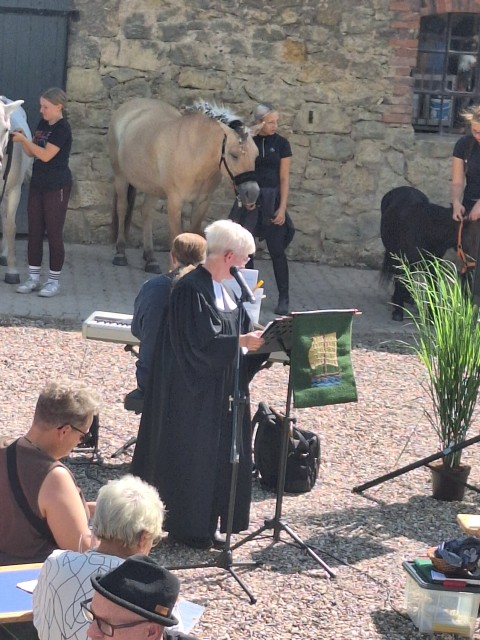 Impressionen von der Andacht zum Reitstalljubiläum mit Pferdesegnung