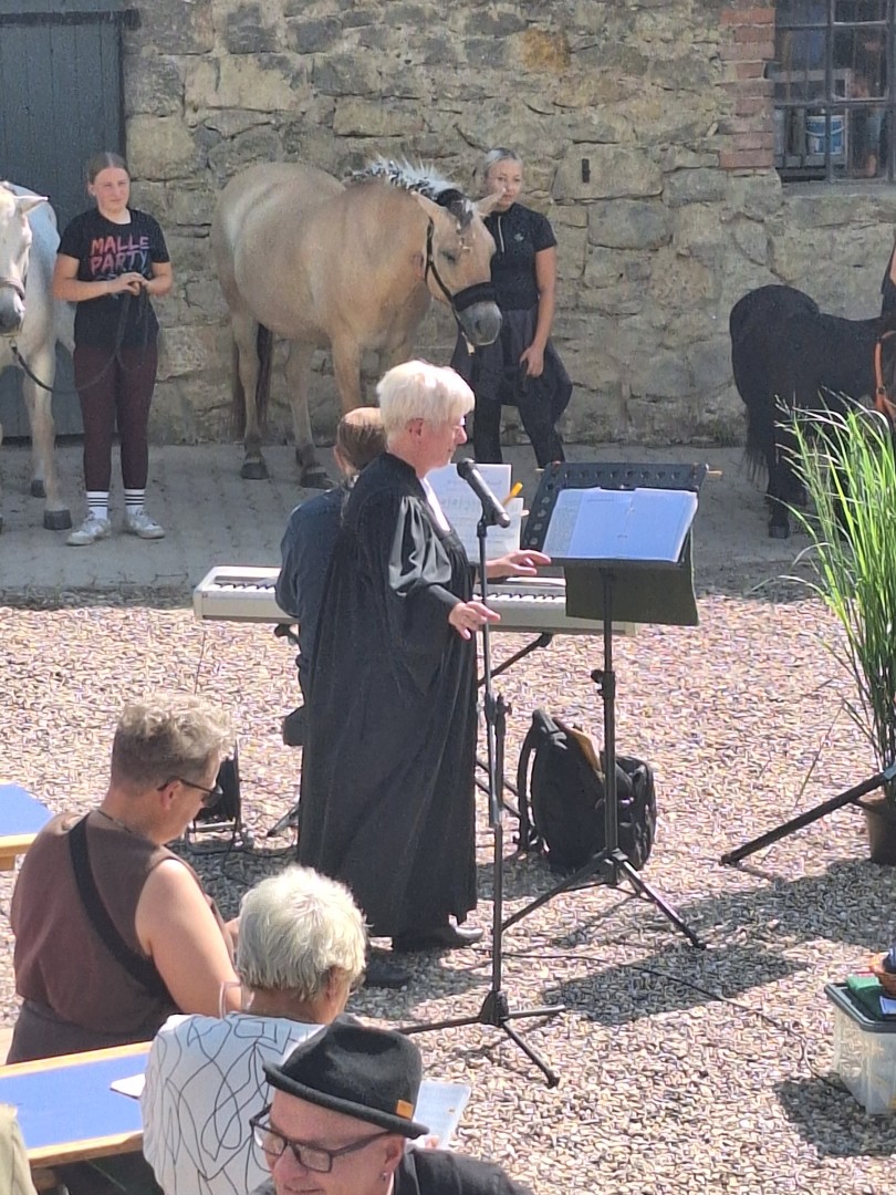 Impressionen von der Andacht zum Reitstalljubiläum mit Pferdesegnung