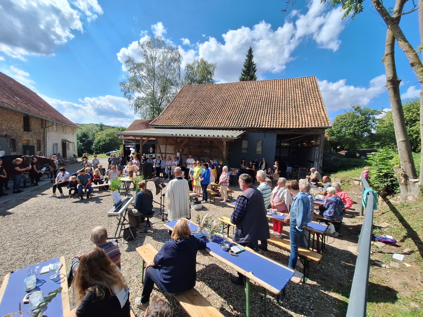 Impressionen von der Andacht zum Reitstalljubiläum mit Pferdesegnung