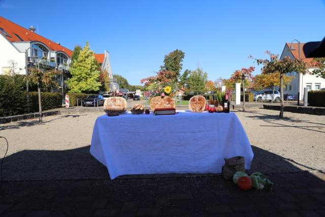 Ökumenisches Erntedankfest auf dem Marktplatz in Duingen