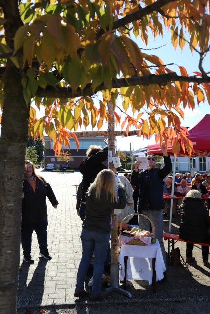 Ökumenisches Erntedankfest auf dem Marktplatz in Duingen