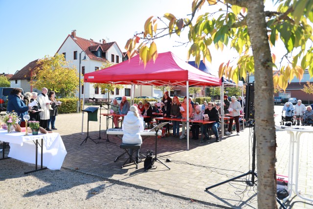 Ökumenisches Erntedankfest auf dem Marktplatz in Duingen