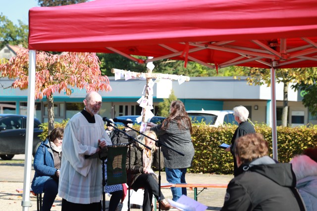 Ökumenisches Erntedankfest auf dem Marktplatz in Duingen