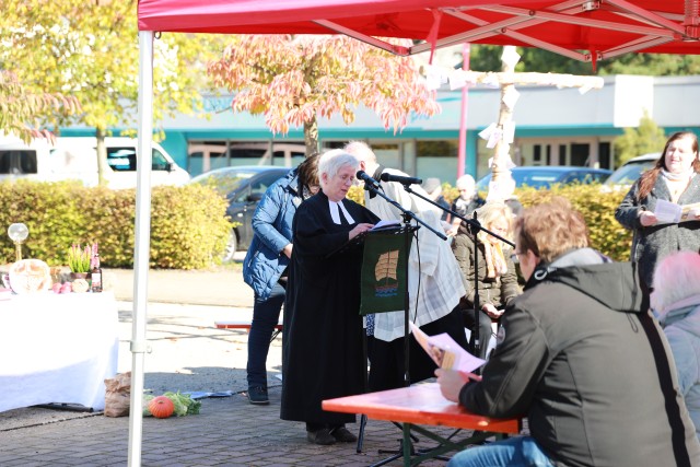 Ökumenisches Erntedankfest auf dem Marktplatz in Duingen