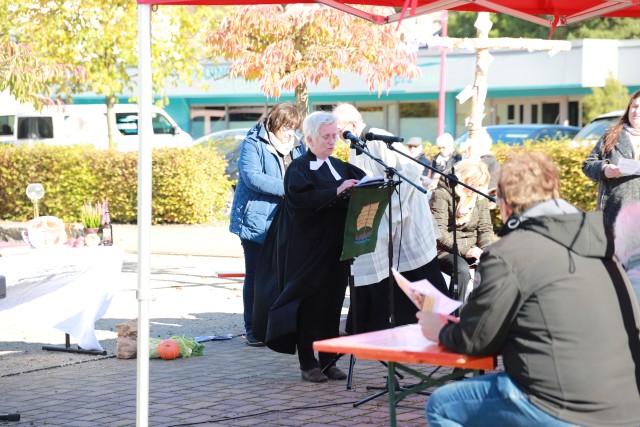 Ökumenisches Erntedankfest auf dem Marktplatz in Duingen