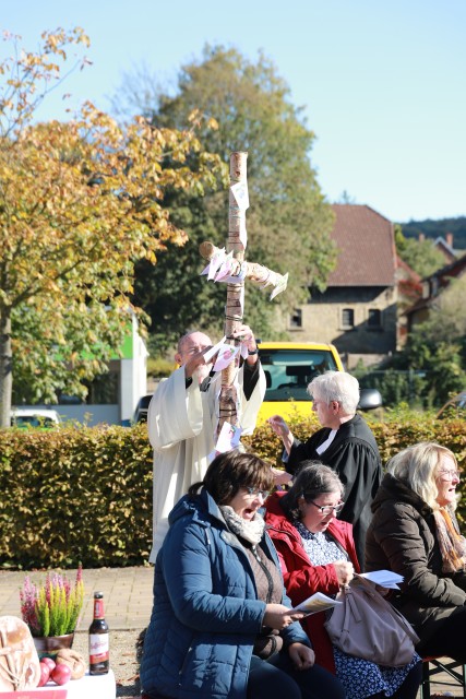 Ökumenisches Erntedankfest auf dem Marktplatz in Duingen