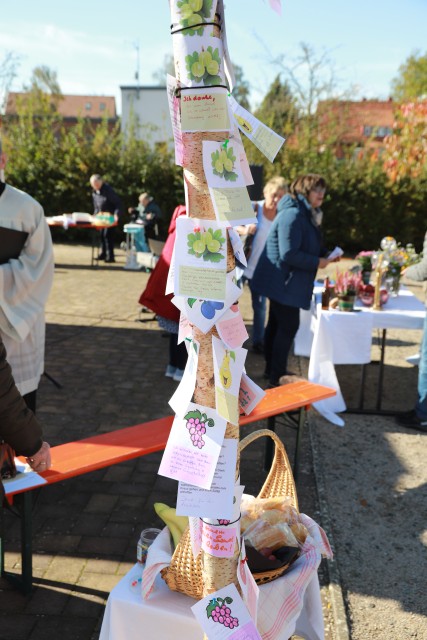 Ökumenisches Erntedankfest auf dem Marktplatz in Duingen