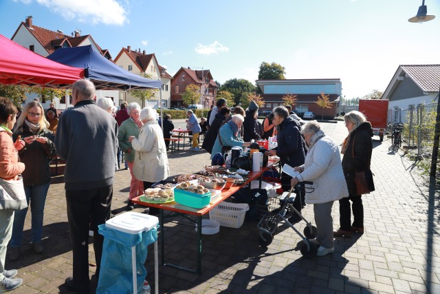 Ökumenisches Erntedankfest auf dem Marktplatz in Duingen