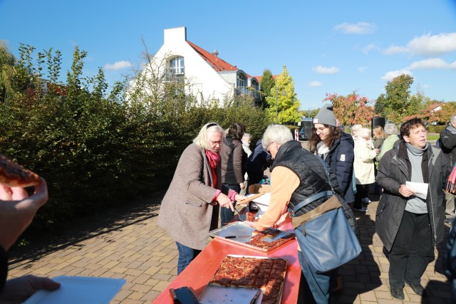 Ökumenisches Erntedankfest auf dem Marktplatz in Duingen