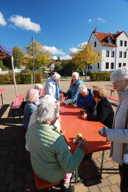 Ökumenisches Erntedankfest auf dem Marktplatz in Duingen