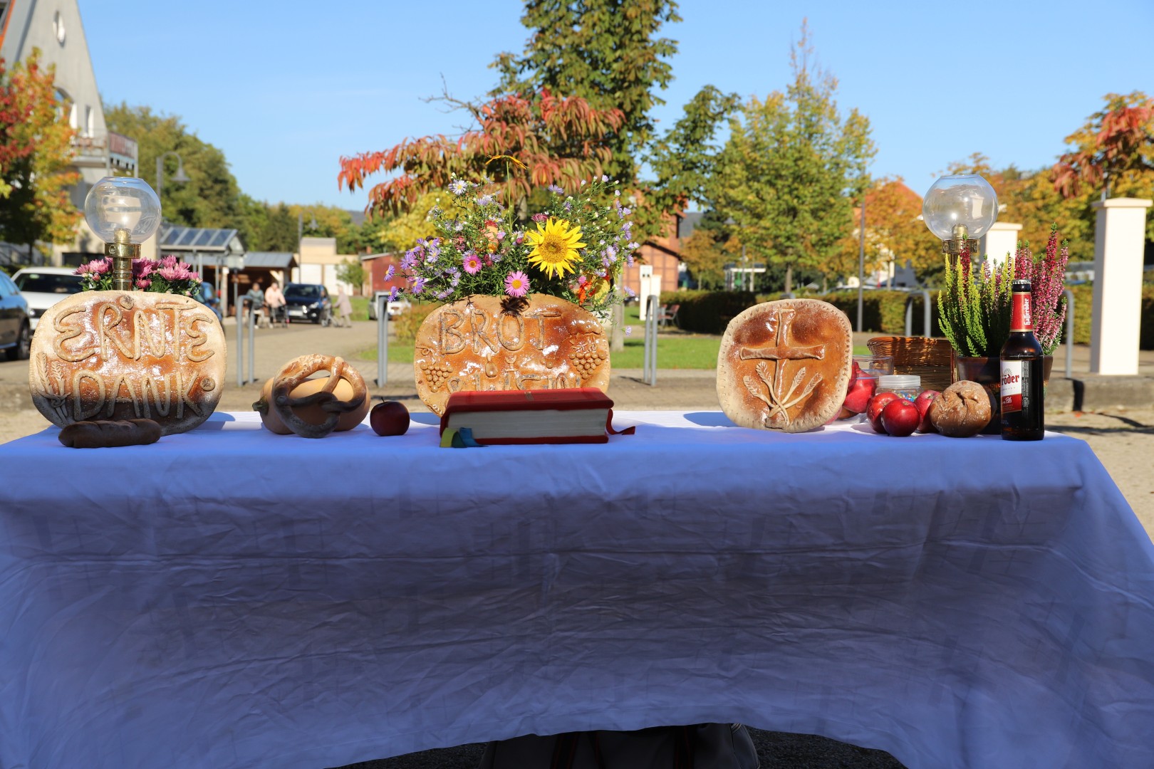 Ökumenisches Erntedankfest auf dem Marktplatz in Duingen