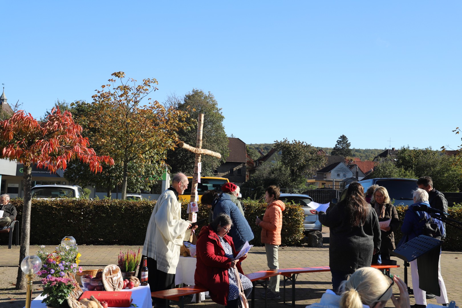 Ökumenisches Erntedankfest auf dem Marktplatz in Duingen