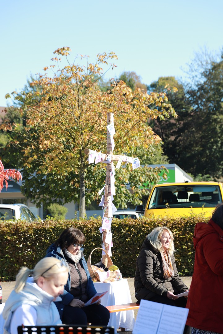 Ökumenisches Erntedankfest auf dem Marktplatz in Duingen