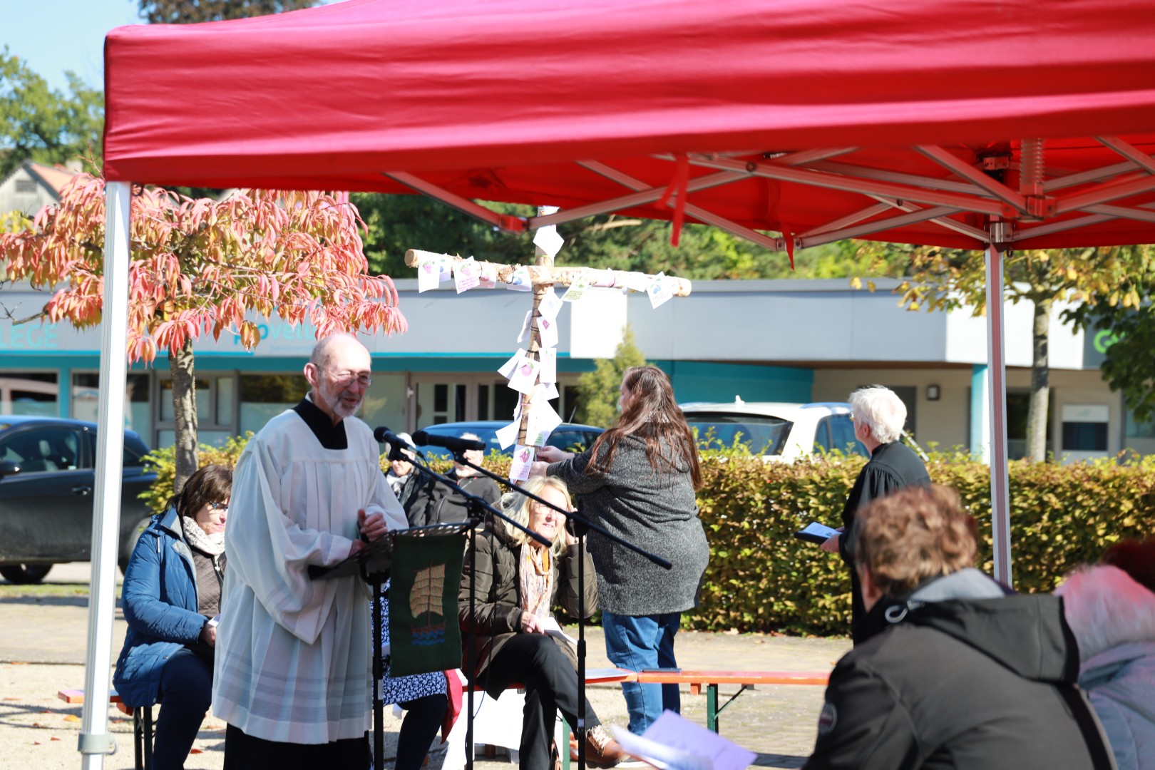 Ökumenisches Erntedankfest auf dem Marktplatz in Duingen