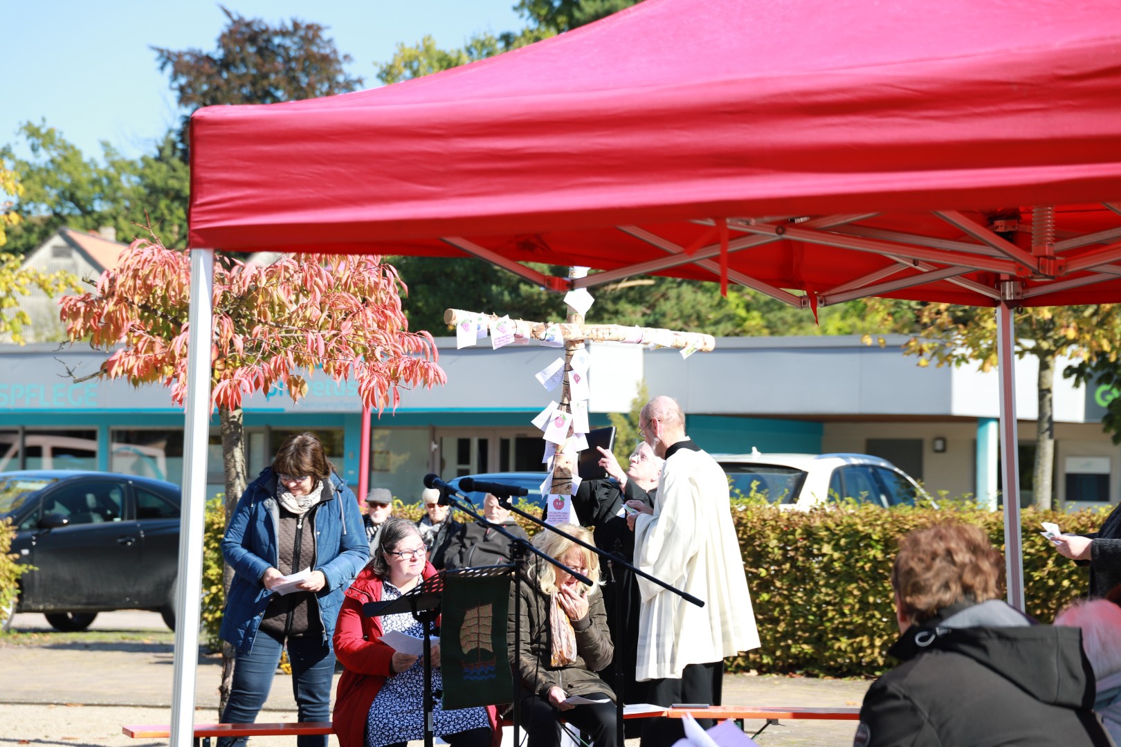 Ökumenisches Erntedankfest auf dem Marktplatz in Duingen