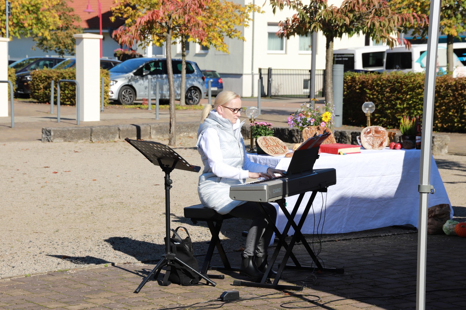 Ökumenisches Erntedankfest auf dem Marktplatz in Duingen