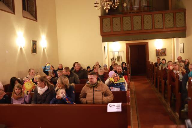 Martinsandacht mit Laternenumzug