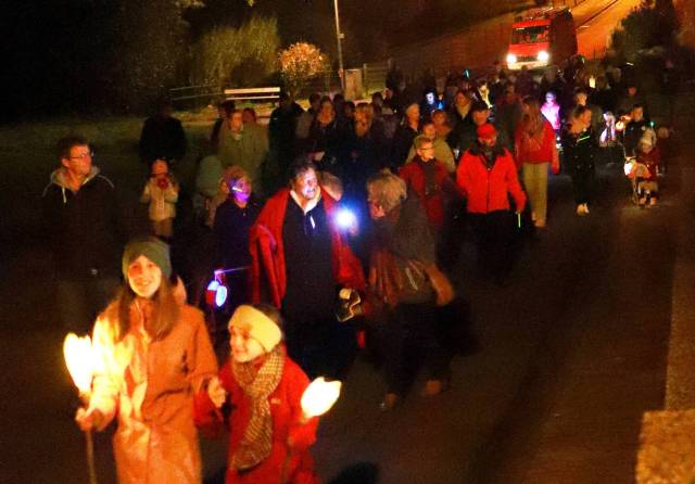 Martinsandacht mit Laternenumzug