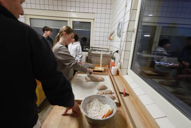 Unsere Konfirmanden backen Brot