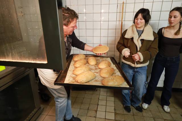 Unsere Konfirmanden backen Brot