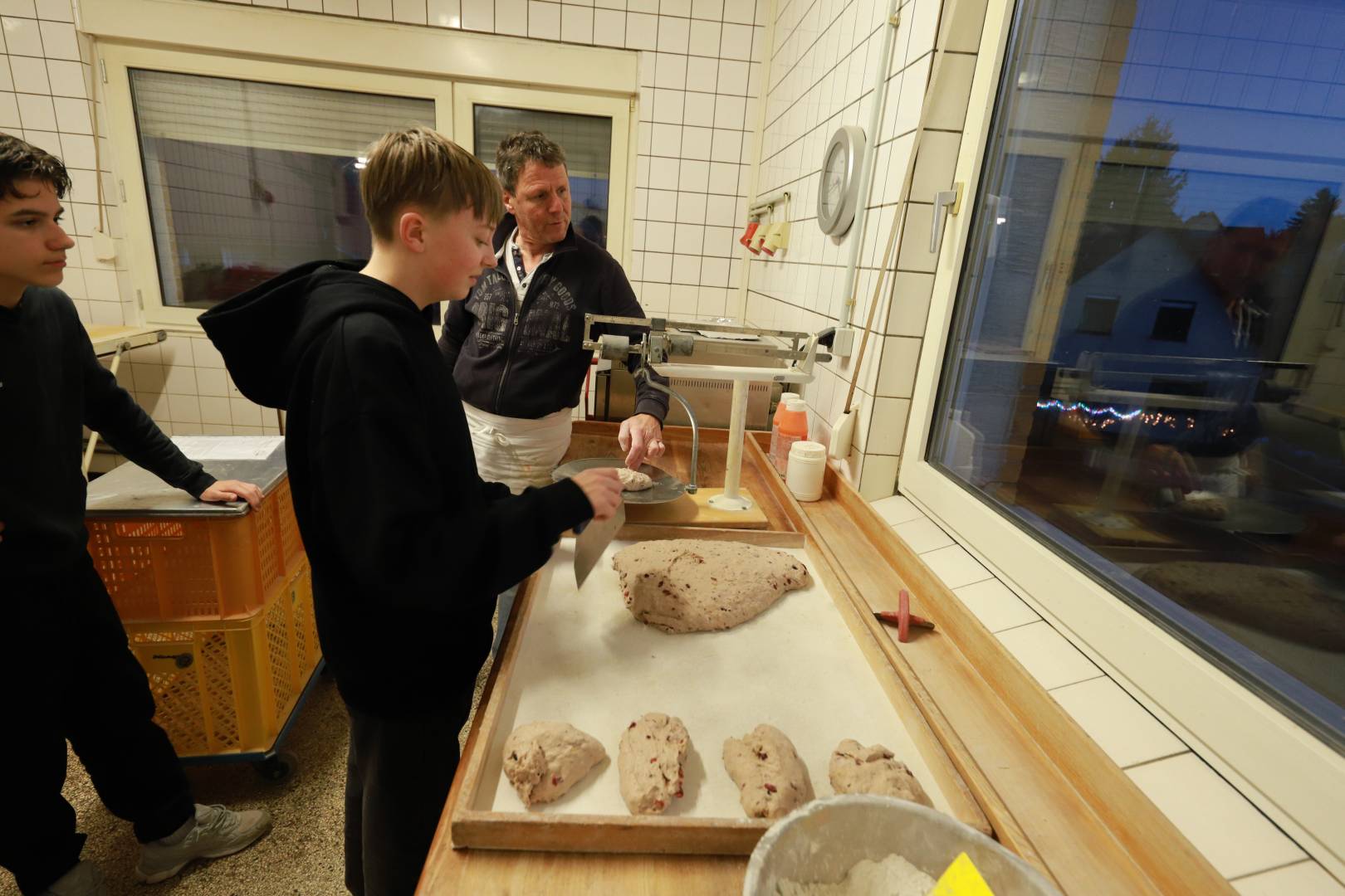 Unsere Konfirmanden backen Brot