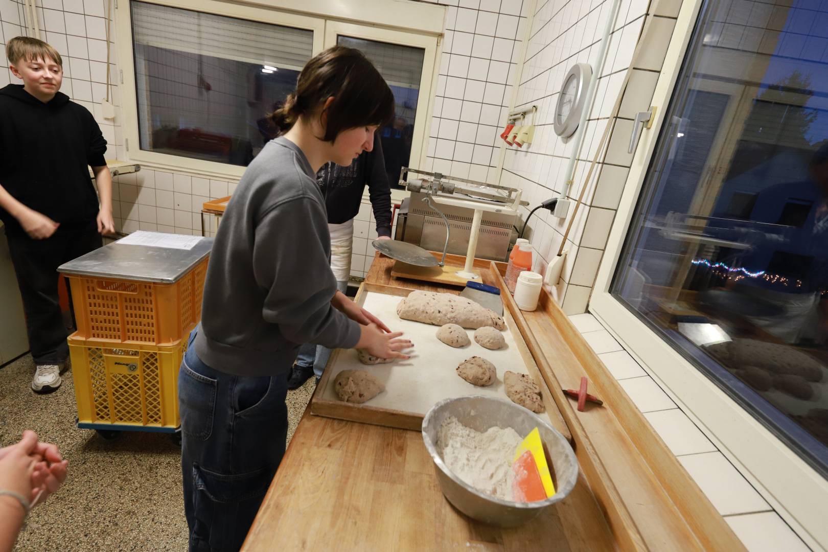 Unsere Konfirmanden backen Brot