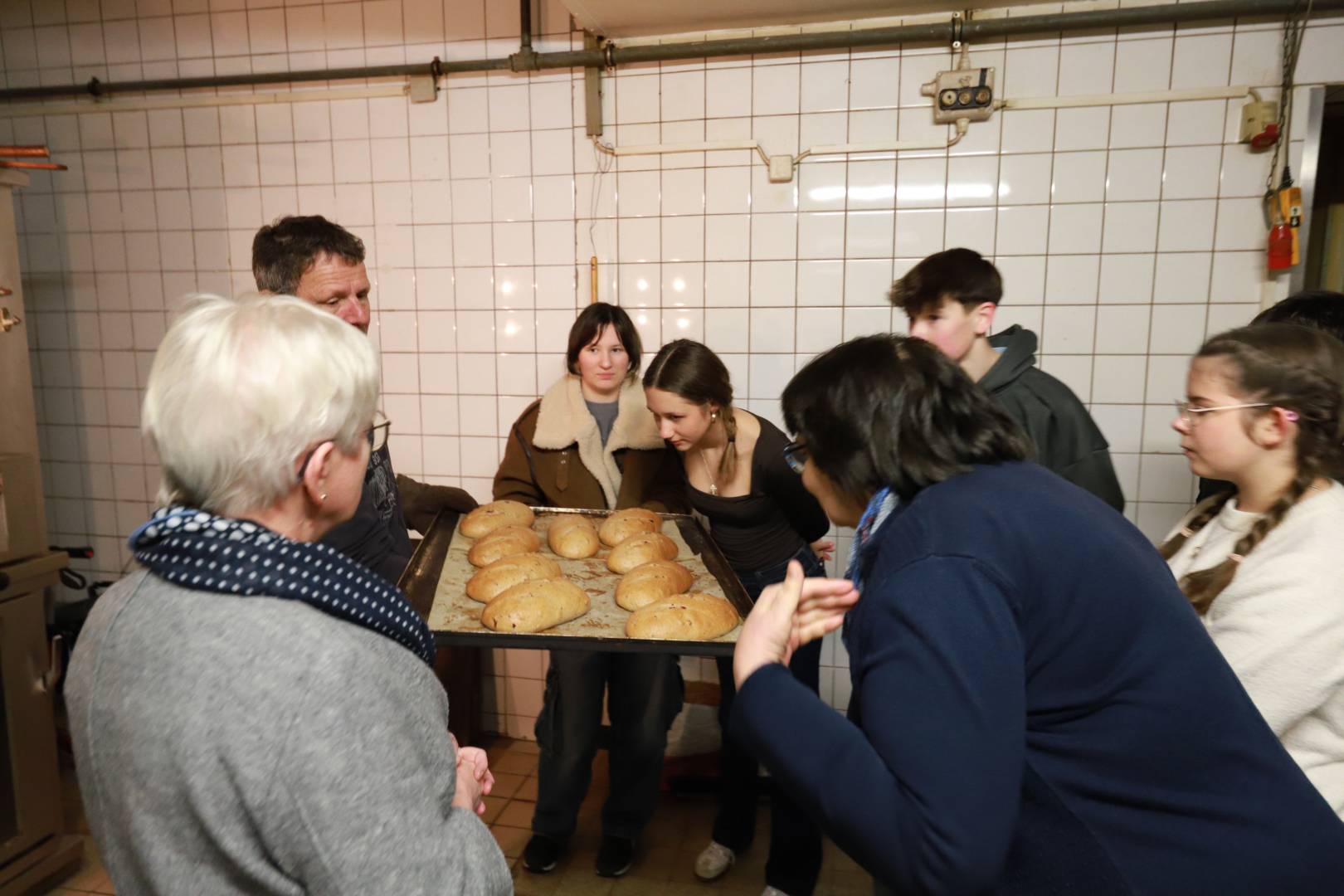Unsere Konfirmanden backen Brot