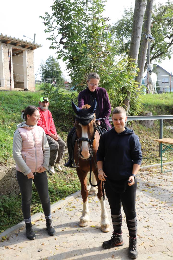 Ökumenisches Erntedankfest im Reitstall
